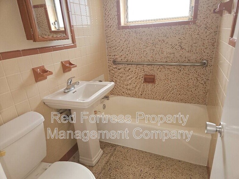 Building Photo - 2530 Kennesaw St