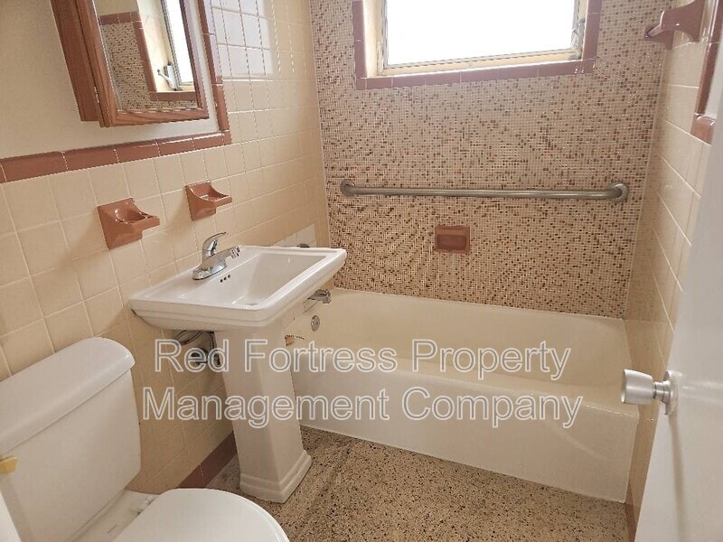 Building Photo - 2530 Kennesaw St