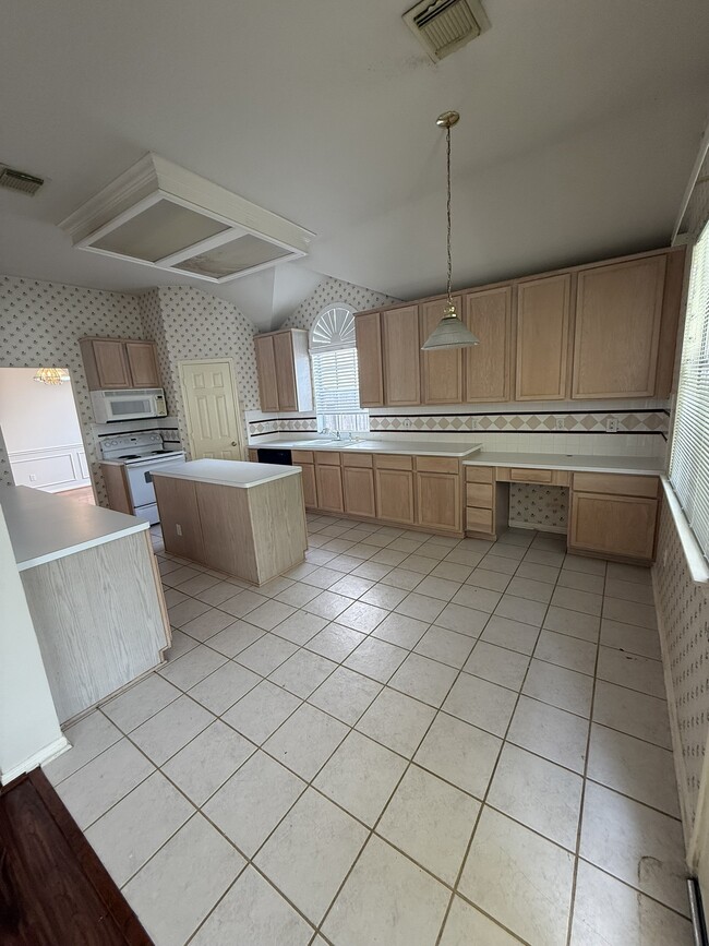 Building Photo - 2315 Glendavon Ln