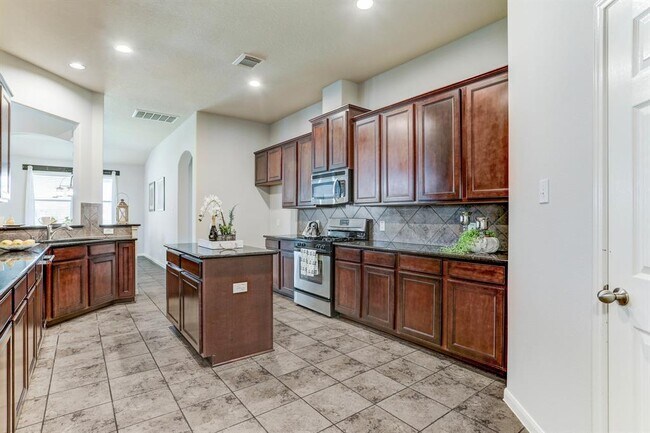 Building Photo - 6126 Bradford Ln