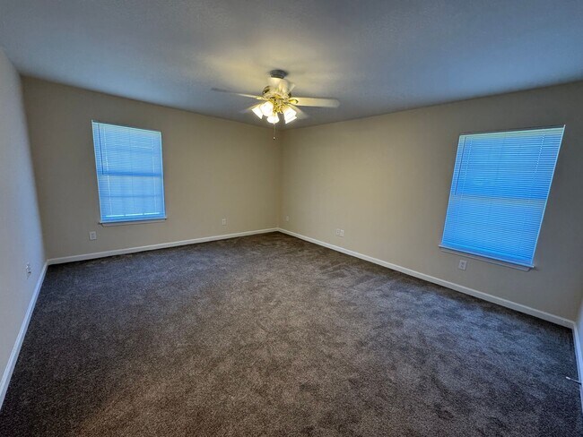 Building Photo - 110-112 Lyons Dr NW