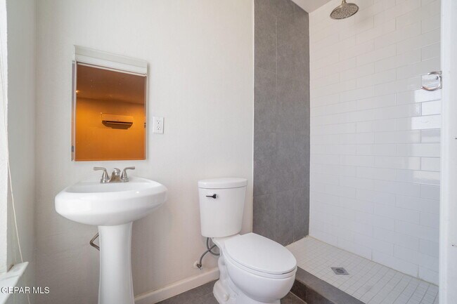 Building Photo - 12509 Twin Leaf Dr