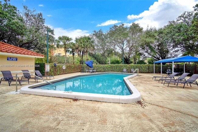 Building Photo - 567 Racquet Club Rd