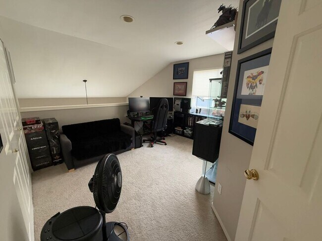 Building Photo - Darling Bellevue Home!