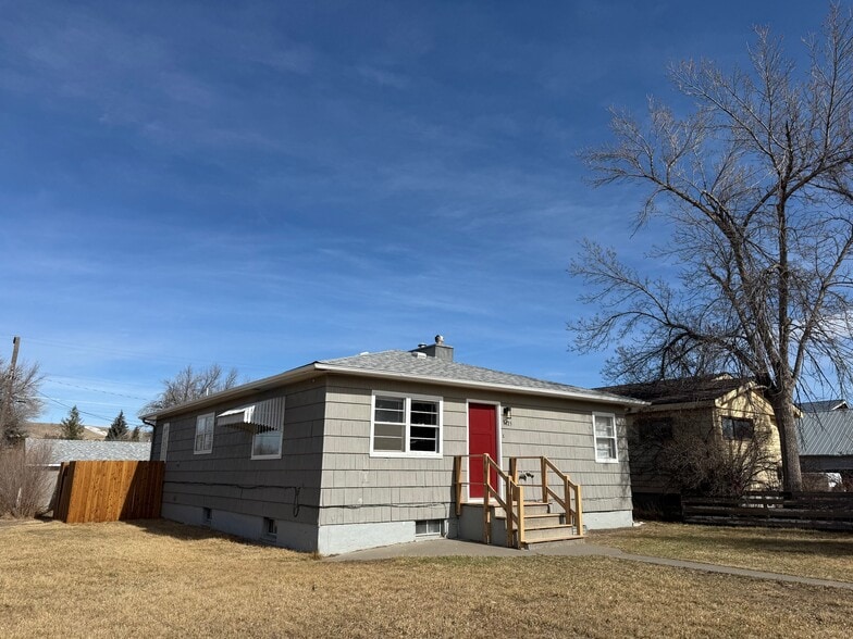 Building Photo - 1425 4th Ave NW