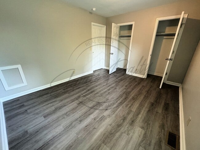 Building Photo - Updated Two-Bedroom Duplex for Rent Near Trinity Hills, Nashville!