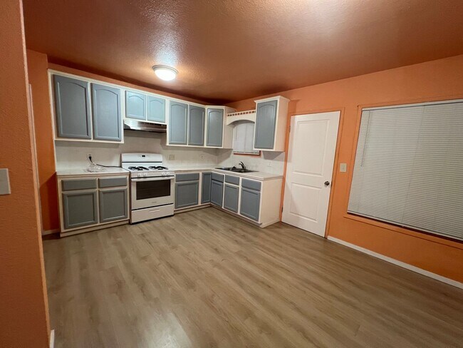 Building Photo - Inglewood Duplex