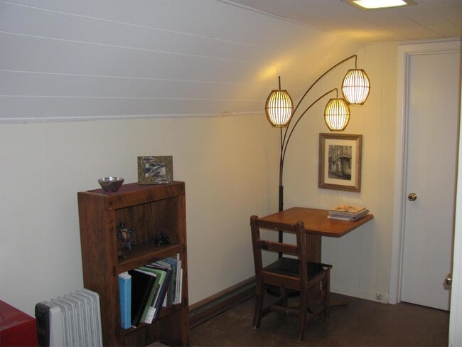 Building Photo - 410 Pineneedle Rd