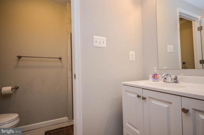 Building Photo - 27 Cross Country Ct