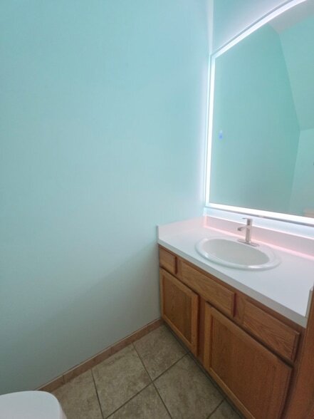 Building Photo - 10 Waverly Ct