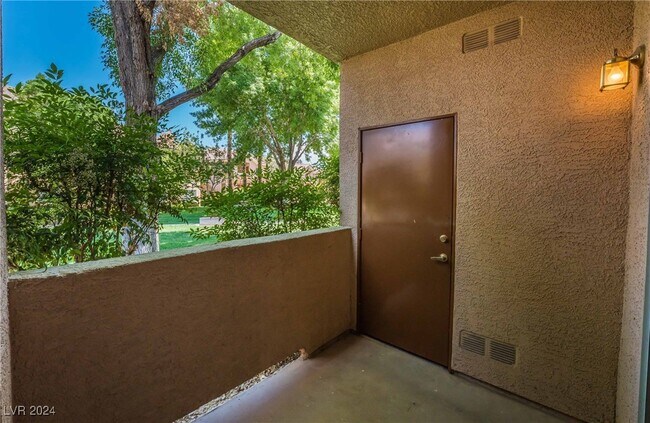 Building Photo - 1050 E Cactus Ave