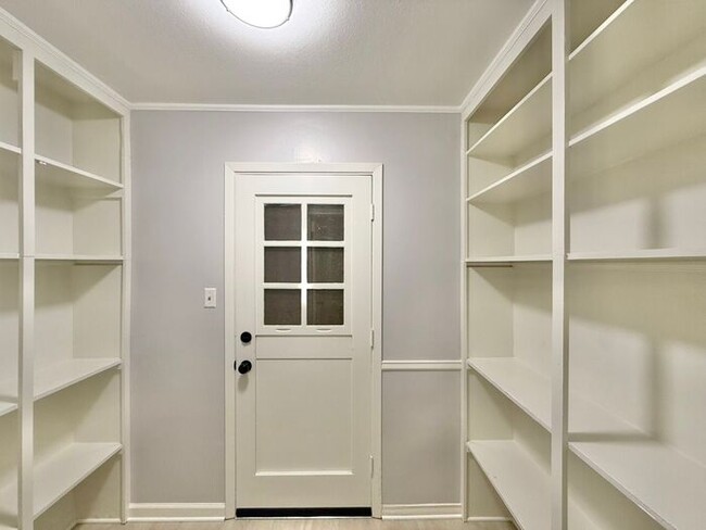 Building Photo - Charming 3-Bedroom Home! Tour Today!