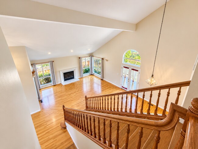 Building Photo - 3071 Crestablanca Dr