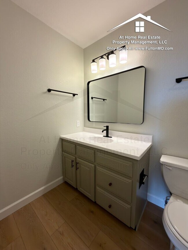 Building Photo - Greystone Court Duplex 1011-1013