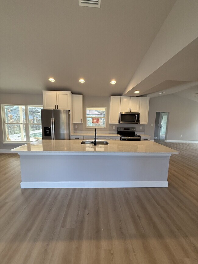 Building Photo - 3-Bedroom Pool Home in Melbourne