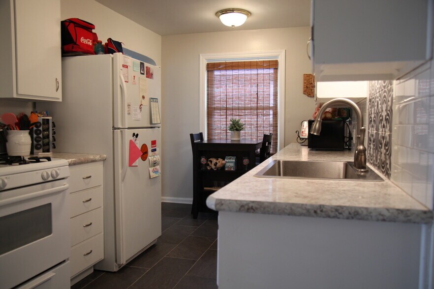 Kitchen - 2411 Fortune Avenue