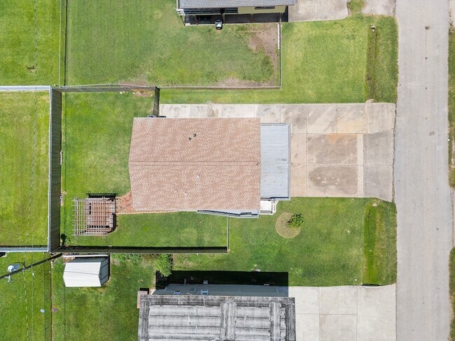 Building Photo - 4014 Kent Dr
