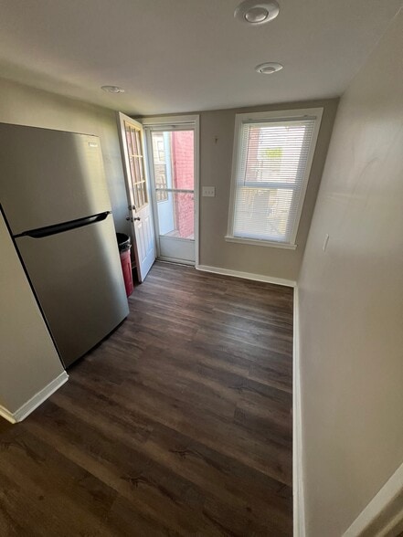 Building Photo - 571 Jefferson St