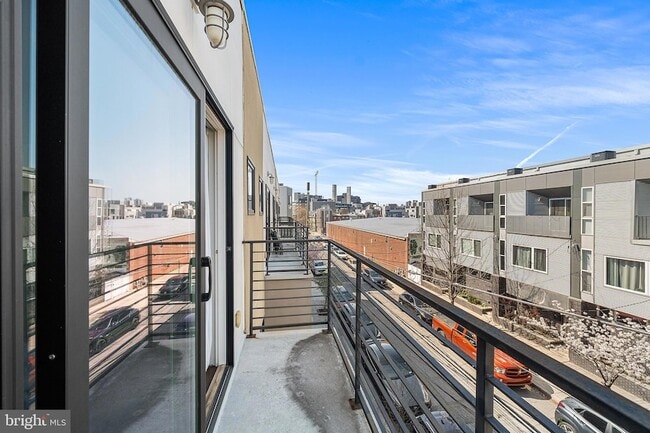 Building Photo - 1333 N Howard St