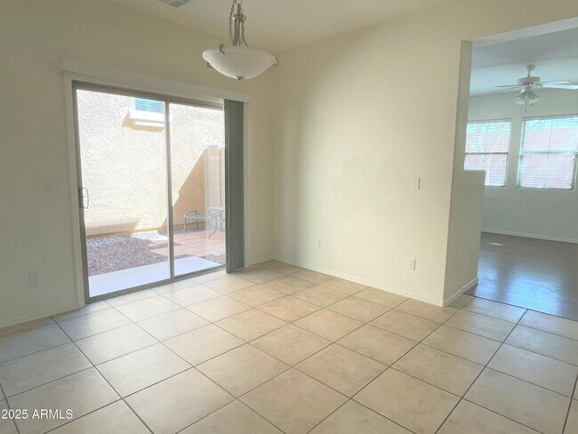 Building Photo - 5330 W Chisum Trail
