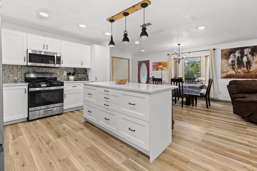 Building Photo - 2725 NW 44th Pl