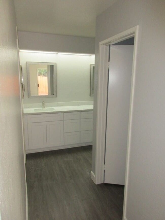 Building Photo - Scripps Ranch - Upgraded - 2BD/2BA - Unit in Terraces at Scripps Ranch