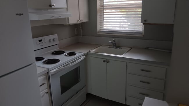 Building Photo - 2121 N Ocean Blvd