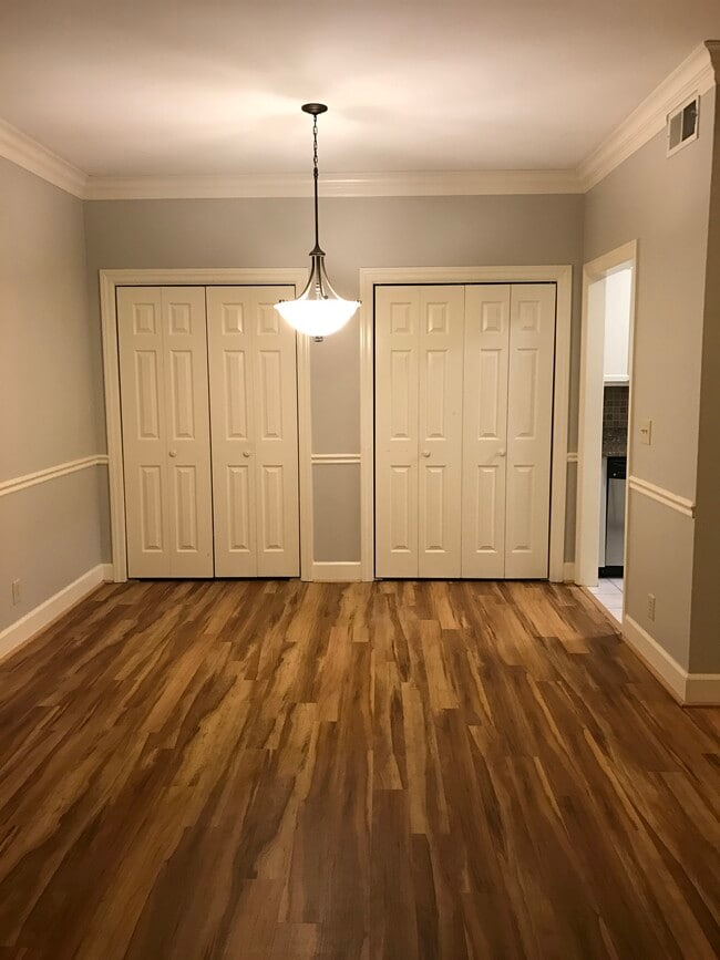 Building Photo - 511 Sloan Rd