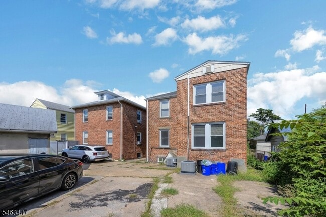 Building Photo - 58 Floyd Ave