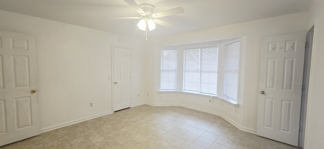 Building Photo - 1087 Desert Shield St