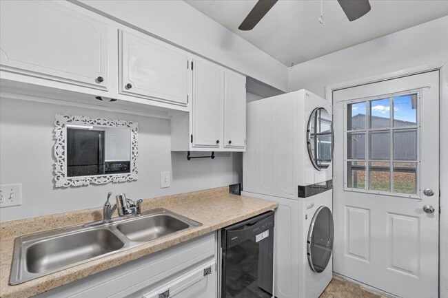 Building Photo - 925 2nd Ave E