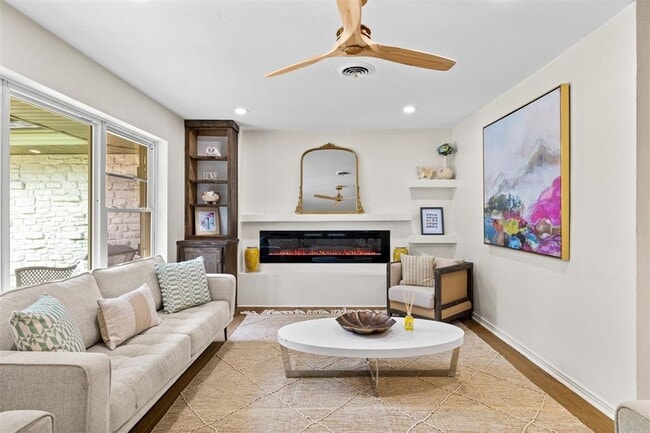 Building Photo - 2737 Clermont Pl