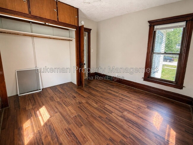 Building Photo - 617 Forest St