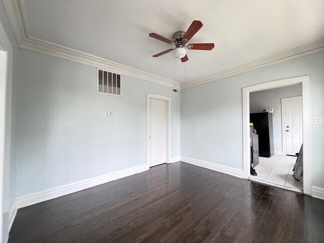 Building Photo - 8856 S Lowe Ave