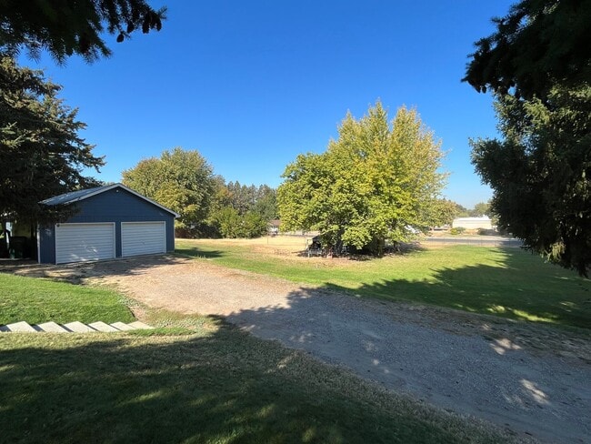 Building Photo - NO RENT UNTIL 2026! Updated home with Large shop!