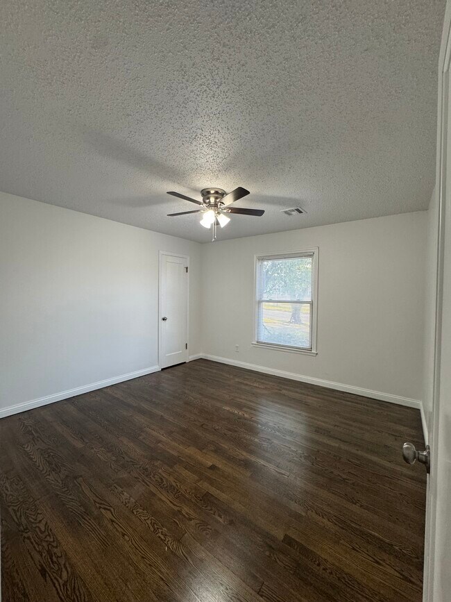 Building Photo - 417 SW 24th St