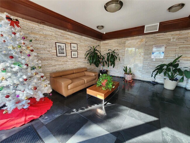 Building Photo - 1625 Kennedy Cswy