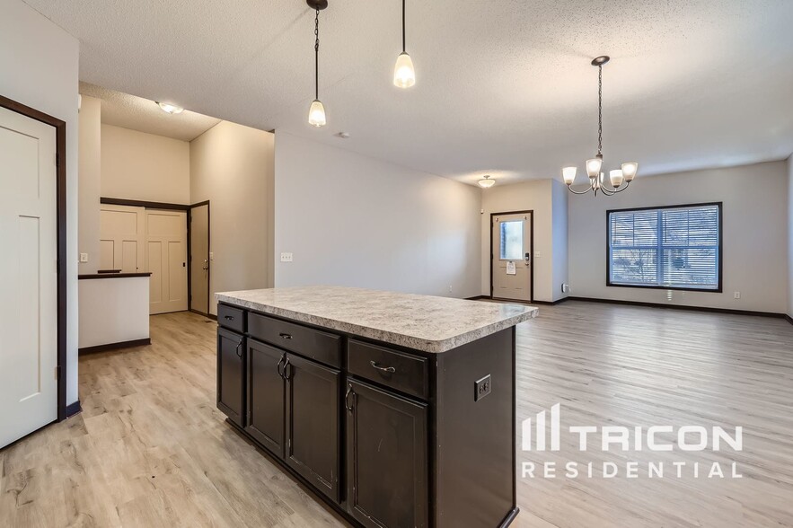 Building Photo - 1074 Landings Ln