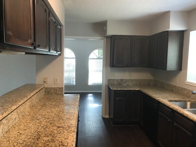 Building Photo - STELLAR HOME IN CROSS CREEK!