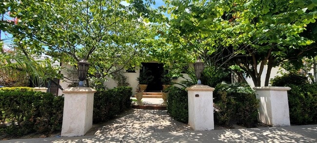 Building Photo - Midtown Ventura 3+2 Single Family Home $52...