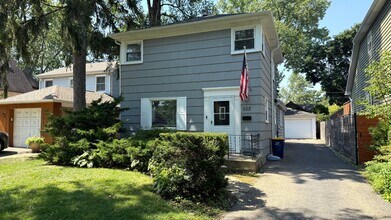 Building Photo - 558 Broadview Ave