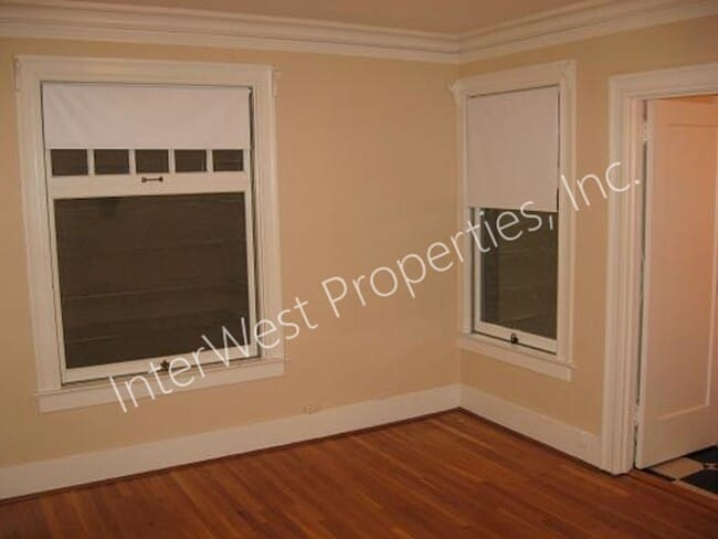 Building Photo - Studio Unit in the Alphabet Dist w/hardwoods & W/S/G included in the rent -Tudor Arms!