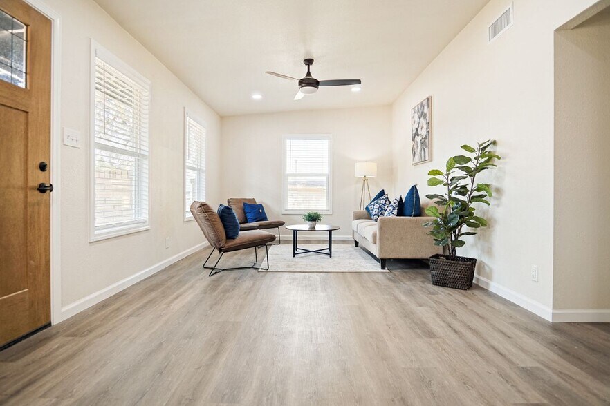 Building Photo - 462 Springwood Ln