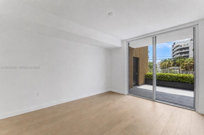 Building Photo - 9221 E Bay Harbor Dr