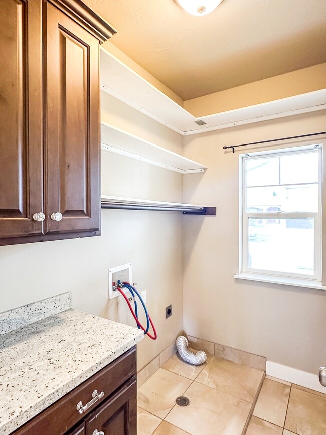 Building Photo - 4441 Wynridge Ln