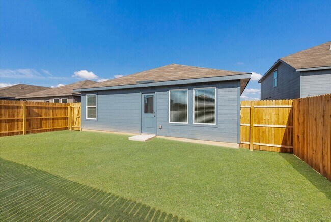 Building Photo - New Rent Rate! Modern 3/2 in East Central/ Sapphire Grove