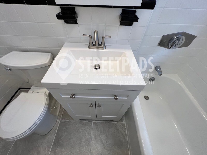 Building Photo - 1153 Beacon St