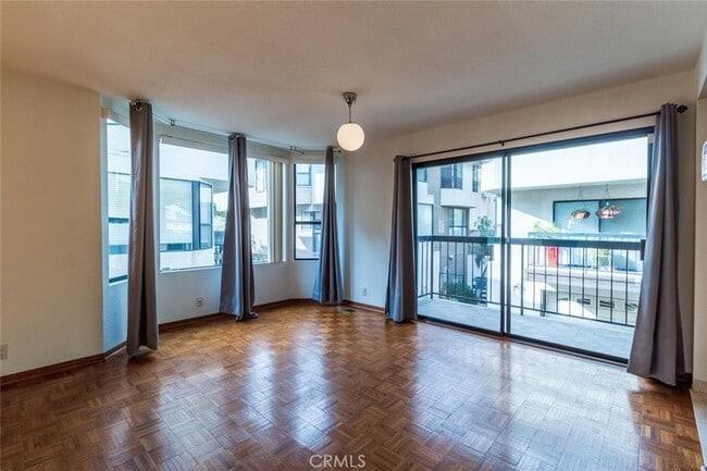 Building Photo - 514 N Isabel St