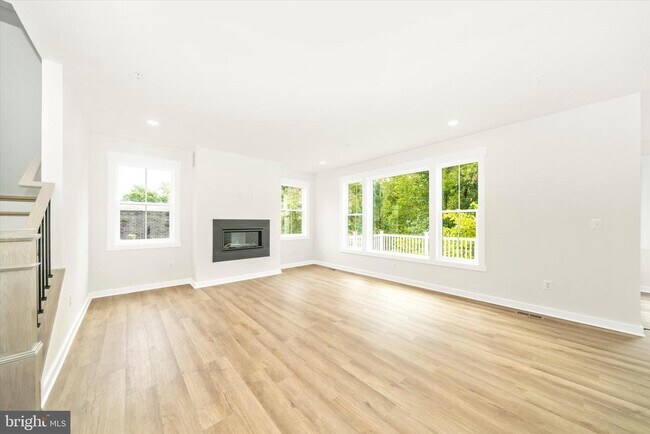 Building Photo - 801 Cedar Ave