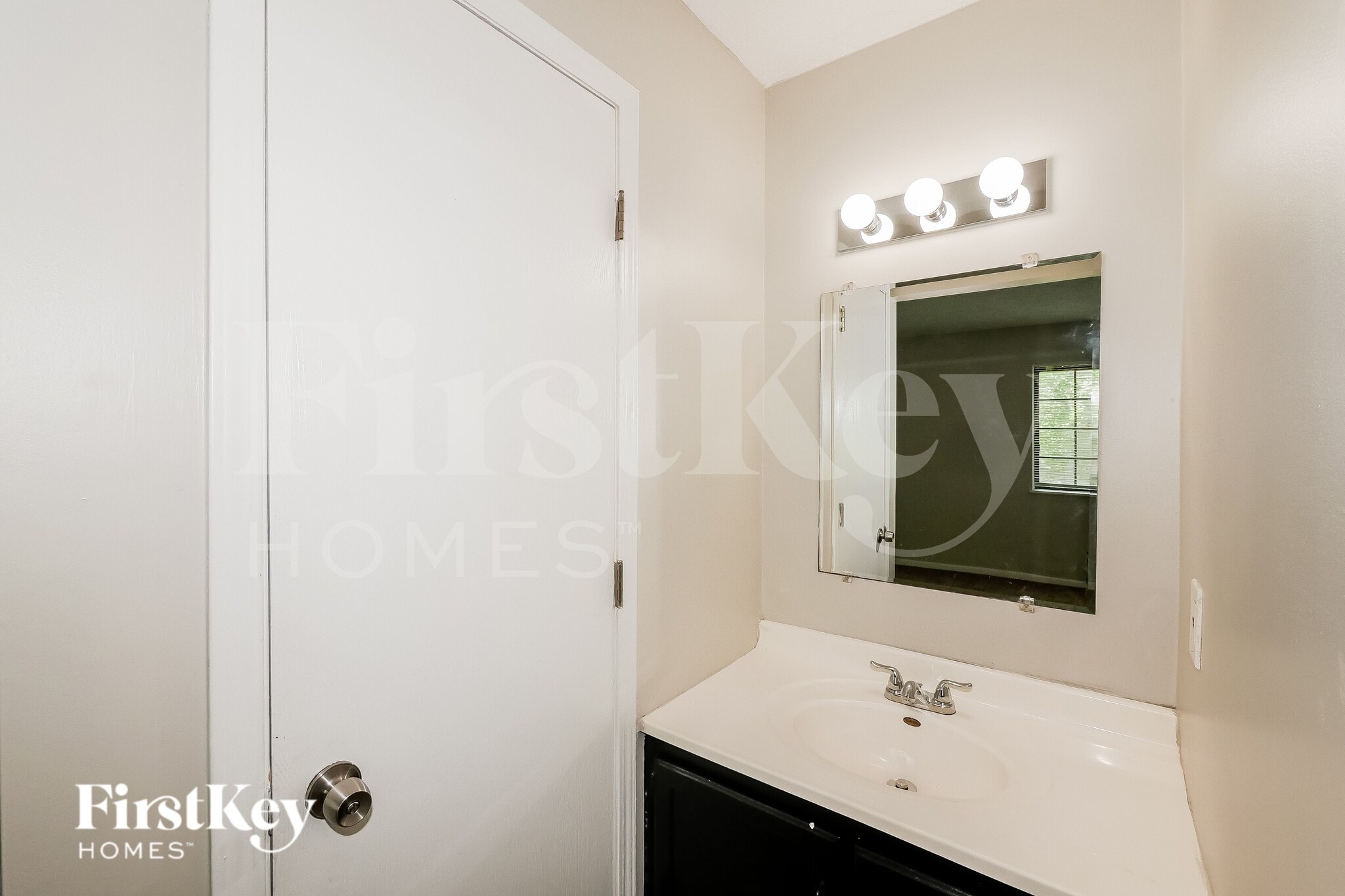 Building Photo - 5064 Parterra Ct